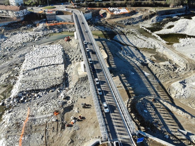 Tijdelijke brug bij Romagnano (Itali&euml;)